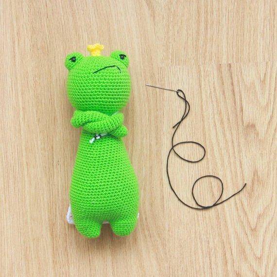 King Frog PDF Amigurumi Crochet Pattern - Little Bear Crochets