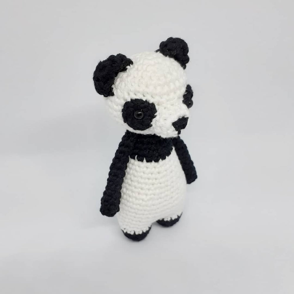 
                  
                    Mini panda PDF amigurumi haakpatroon
                  
                